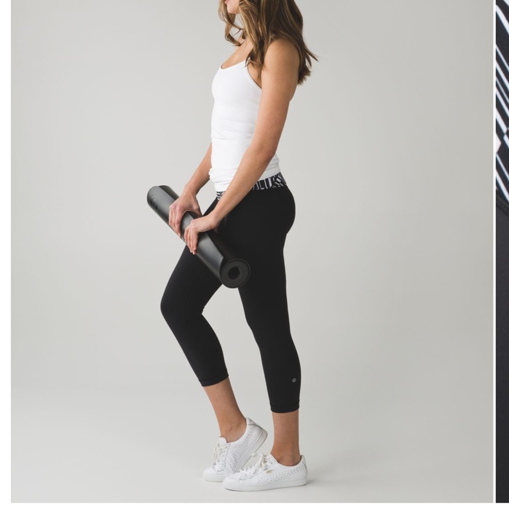 Lululemon Wunder Under Crop III
Black / Ying Yang Stripe White Black